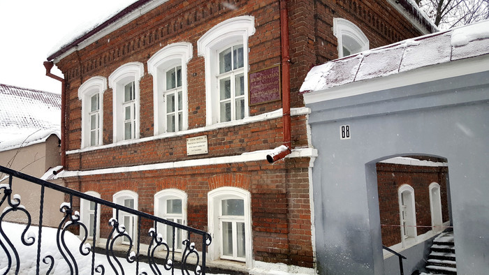 Герасимовский музей расположен в красивом двухэтажном кирпичном доме, прекрасно сохранившемся до наших дней. 