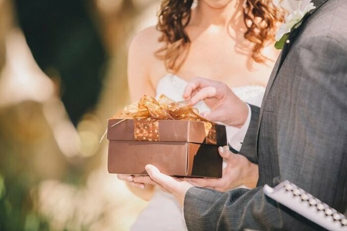 Что подарить на свадьбу