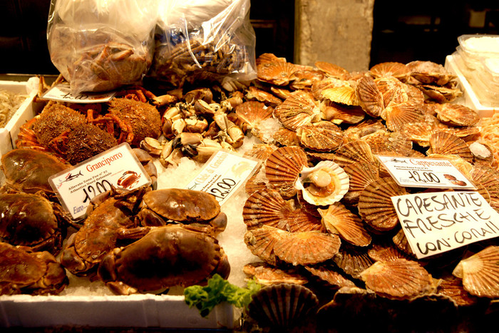 Морепродукты на рынке
