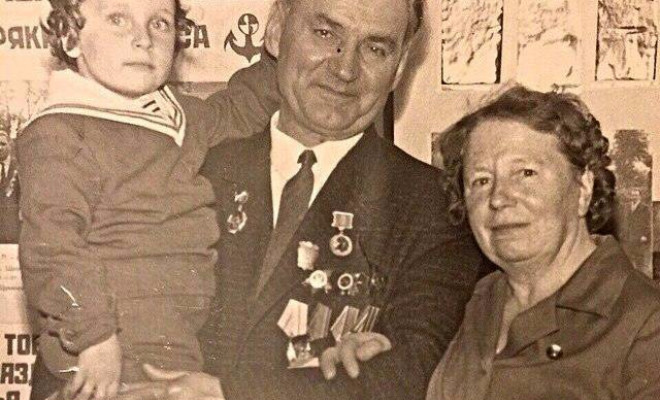 Дмитрий Нагиев в детстве с дедушкой и бабушкой